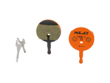 XLC Disc Brake Pads BP-O17 – organic pads with orange backing plate and mounting clip, front and back view