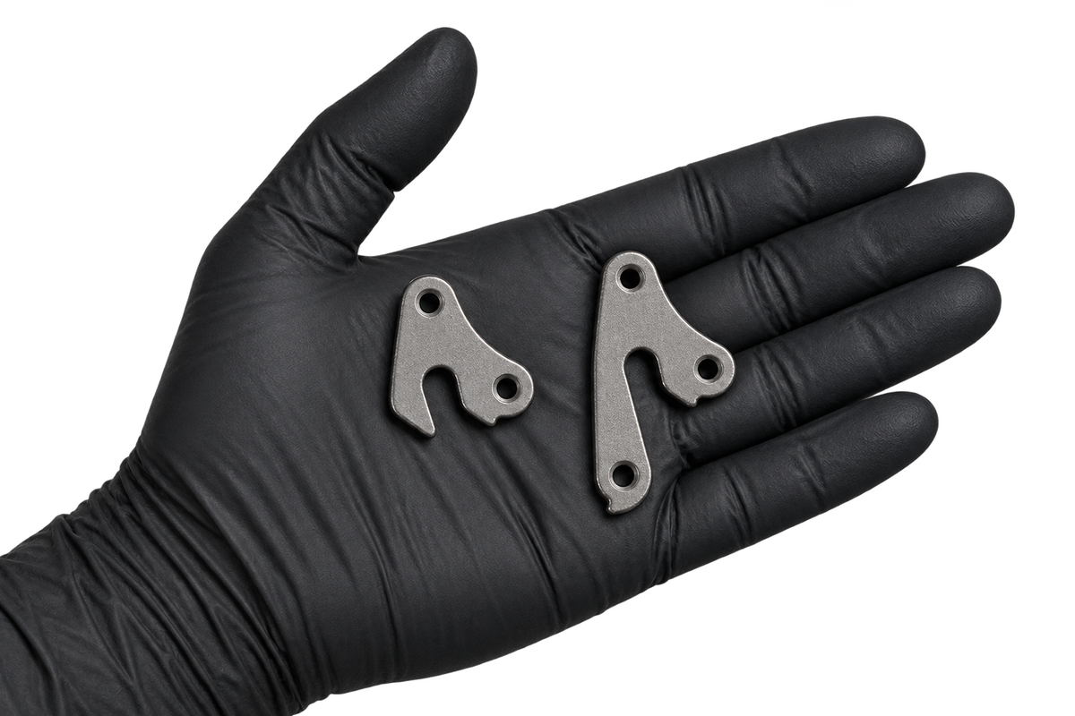 Both parts in an open palm 1