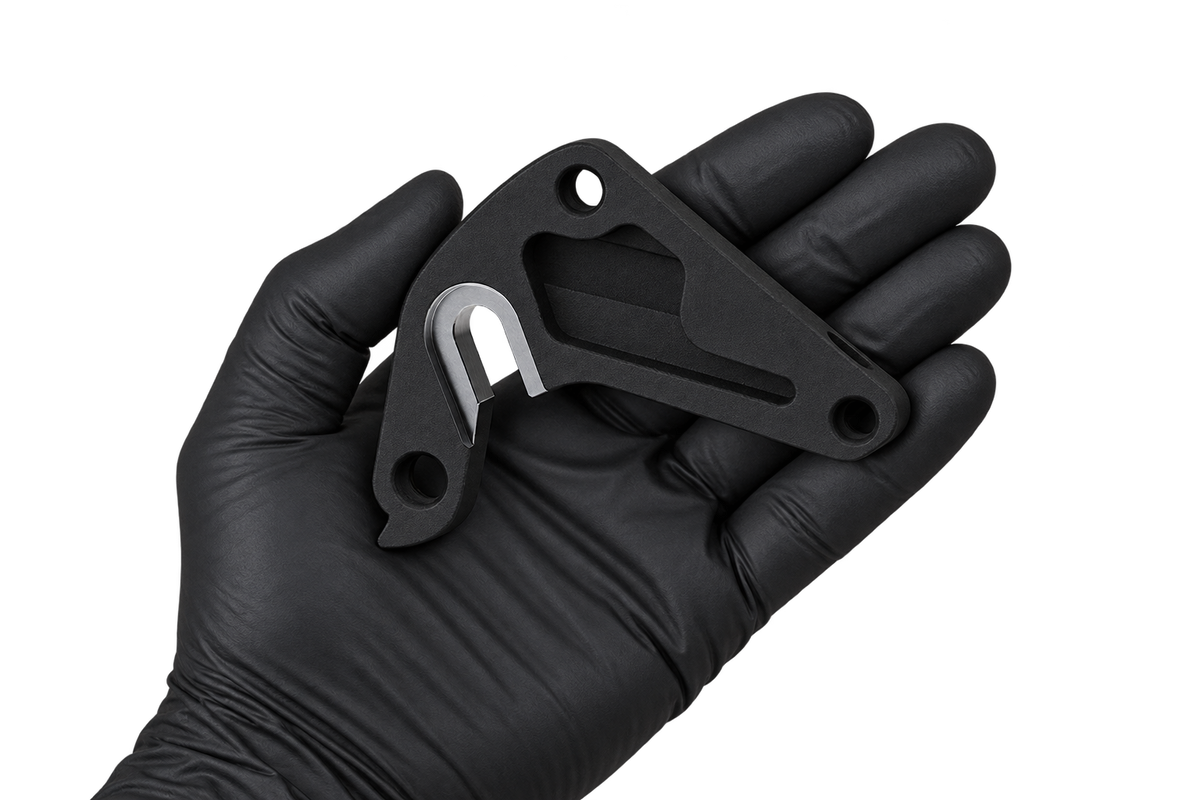 Hanger 10 in an open palm 1