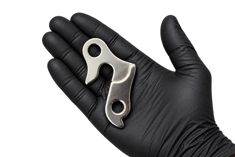 Hanger 5 lying diagonally in a palm