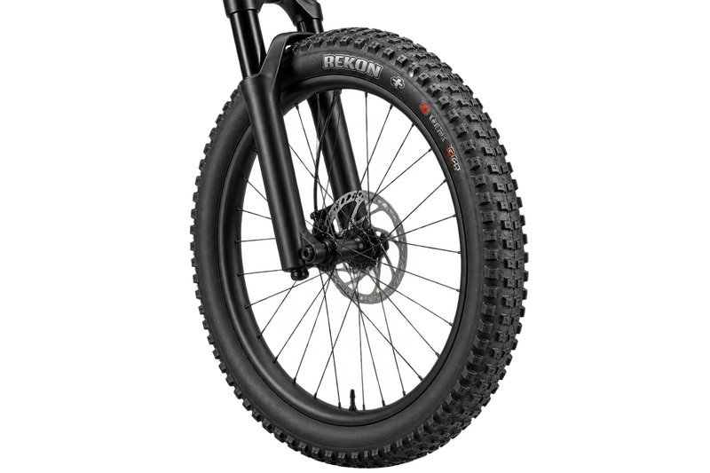 Illustration of a Maxxis Rekon+ tyre fitted to a mountain bike front wheel