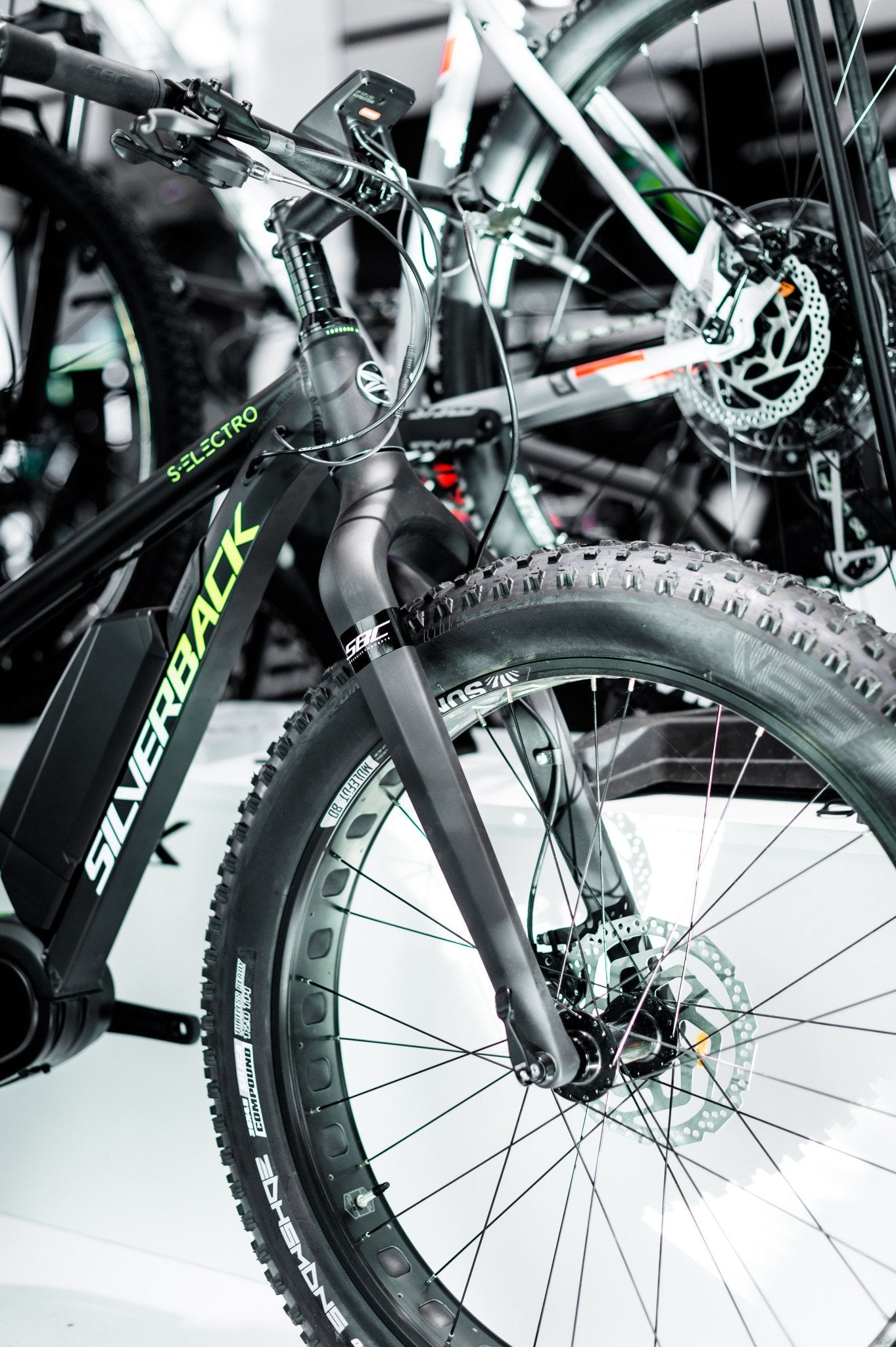 SBC Carbon Fork for Fat Bikes showcasing lightweight design